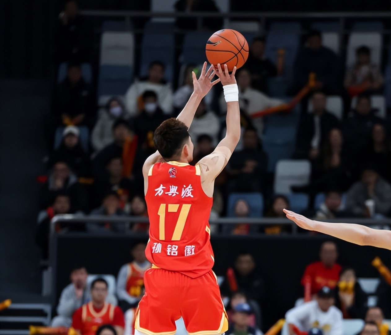 今夜NBA常规赛焦点战,深圳男篮远射贴柱,压力陡增,年轻球员得到机会的简单介绍 今夜NBA常规赛焦点战,深圳男篮远射贴柱,压力陡增,年轻球员得到机会的简单介绍