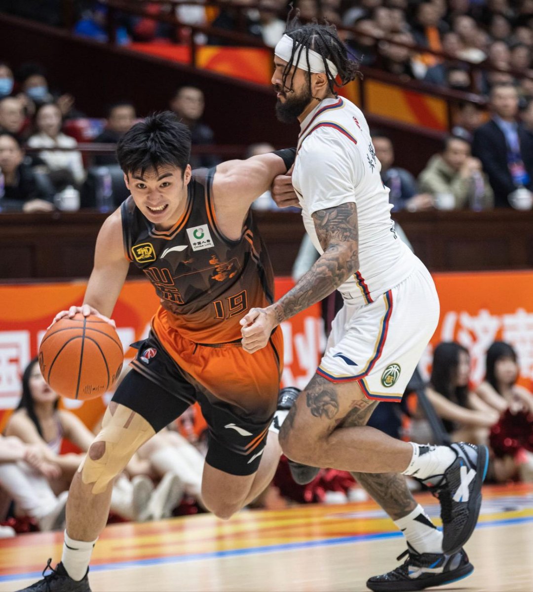 关于赛地聚焦——CBA季后赛清晨热度飙升，法兰克福伤情更新，压力陡增，身体对抗强度拉满的信息