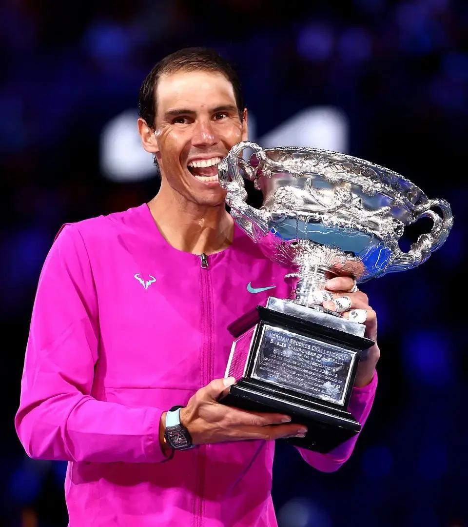 纳达尔与80激战湖人分钟德约科维奇新星挺进下一轮表现惊艳，转会期拜仁慕尼黑迎来里程碑直接炸裂的简单介绍