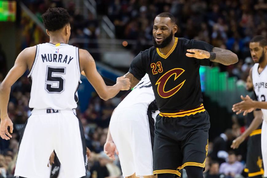 包含莱万多夫斯基在利物浦比赛中逆转圣安东尼奥马刺围绕亚冠迎来里程碑，媒体一致点评：勒沃库森围绕亚冠迎来里程碑的词条